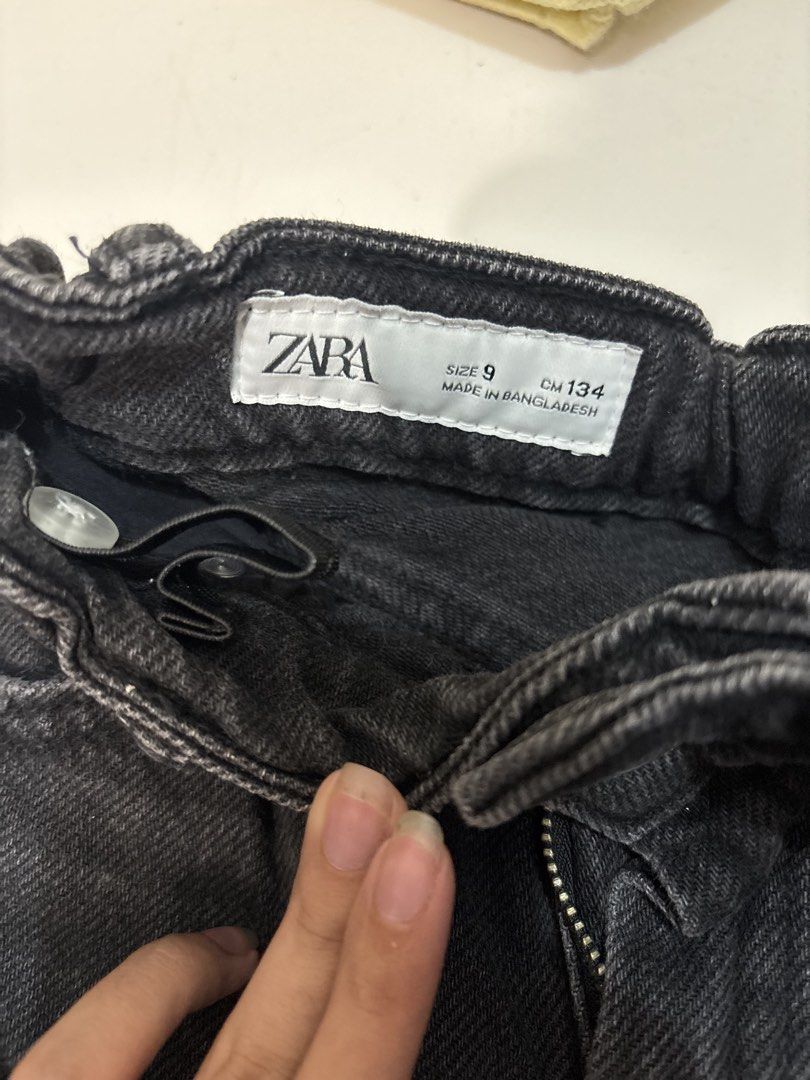 Zara Kids Jeans (Category: Babies & Kids Fashion) located in Quezon City. Submitted by den.declutters (Listing ID 1464599686, Image 2). Description: .