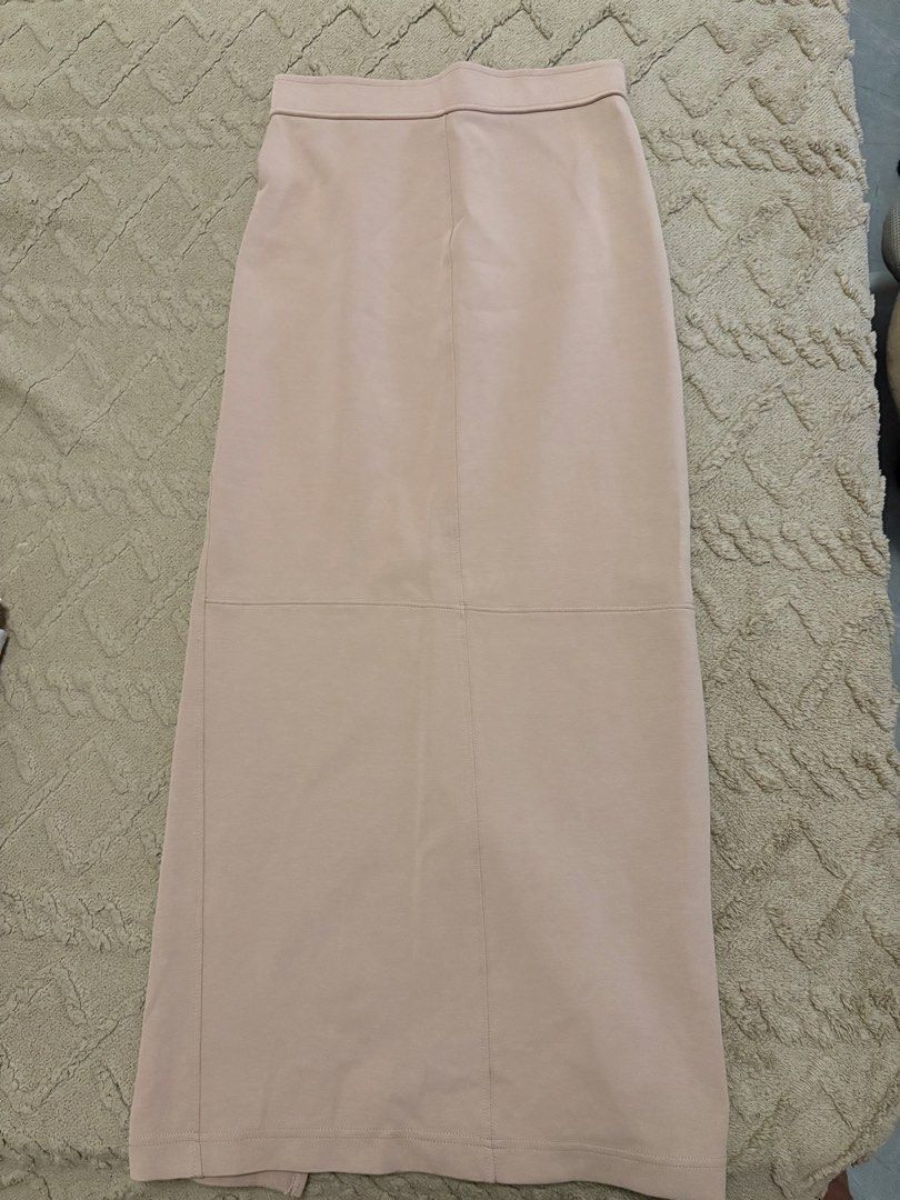 Zara Long Skirt (Nude) (Category: Skirts) located in Plaridel. Submitted by f.hernandez (Listing ID 1464683889, Image 1). Description: - size medium; garterized can fit 25-28 - w/ long slit at the back.