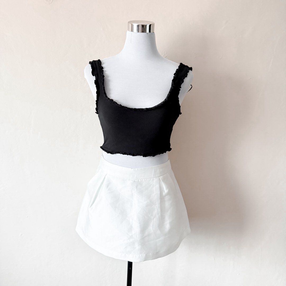 Zara Ruffled Lettuce Trim Ribbed Crop Top (Category: Others Tops) located in Antipolo. Submitted by rosywardrobe (Listing ID 1464674035, Image 1). Description: 🎀 MAKE READING A HABIT 🎀 • No order form, no reservation! • Strictly 1 day reservation • Payment first before order processing • No return, No exchange • Don’t make an offer if you’re not 100% sure • No shipping every weekends — PAYMENT CHANNELS — • GCash • Gotyme • Maya • BDO • BPI • Un
