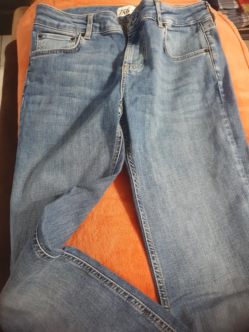 ZARA STRAIGHT CUT (Category: Jeans) located in Pasig City. Submitted by yenscollection7271 (Listing ID 1464595229, Image 3). Description: ✅️ Like new condition ✅️ US size 8 ✅️ Straight Cut ✅️ MOP: GCASH OR BANK TRANSFER ✅️ NO REFUNDS, RETURNS, EXCHANGES ✅️ NO COD.