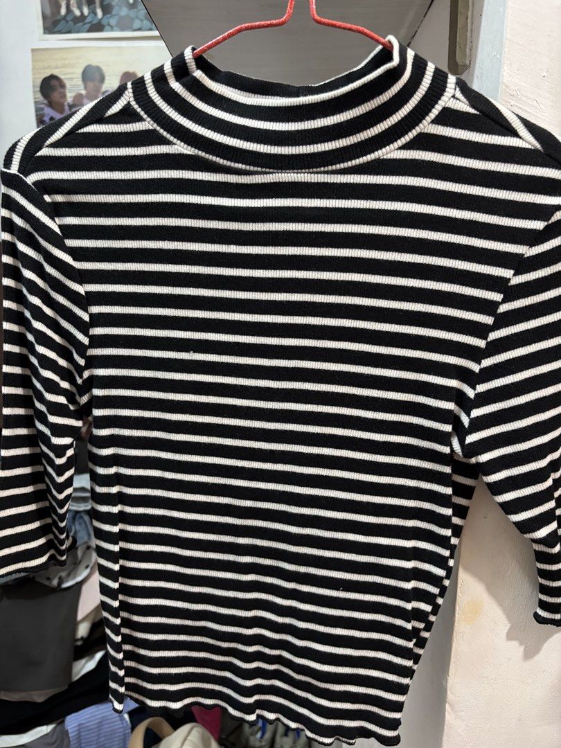 Zara Striped Top (Category: Longsleeves) located in Quezon City. Submitted by den.declutters (Listing ID 1464618813, Image 1). Description: .
