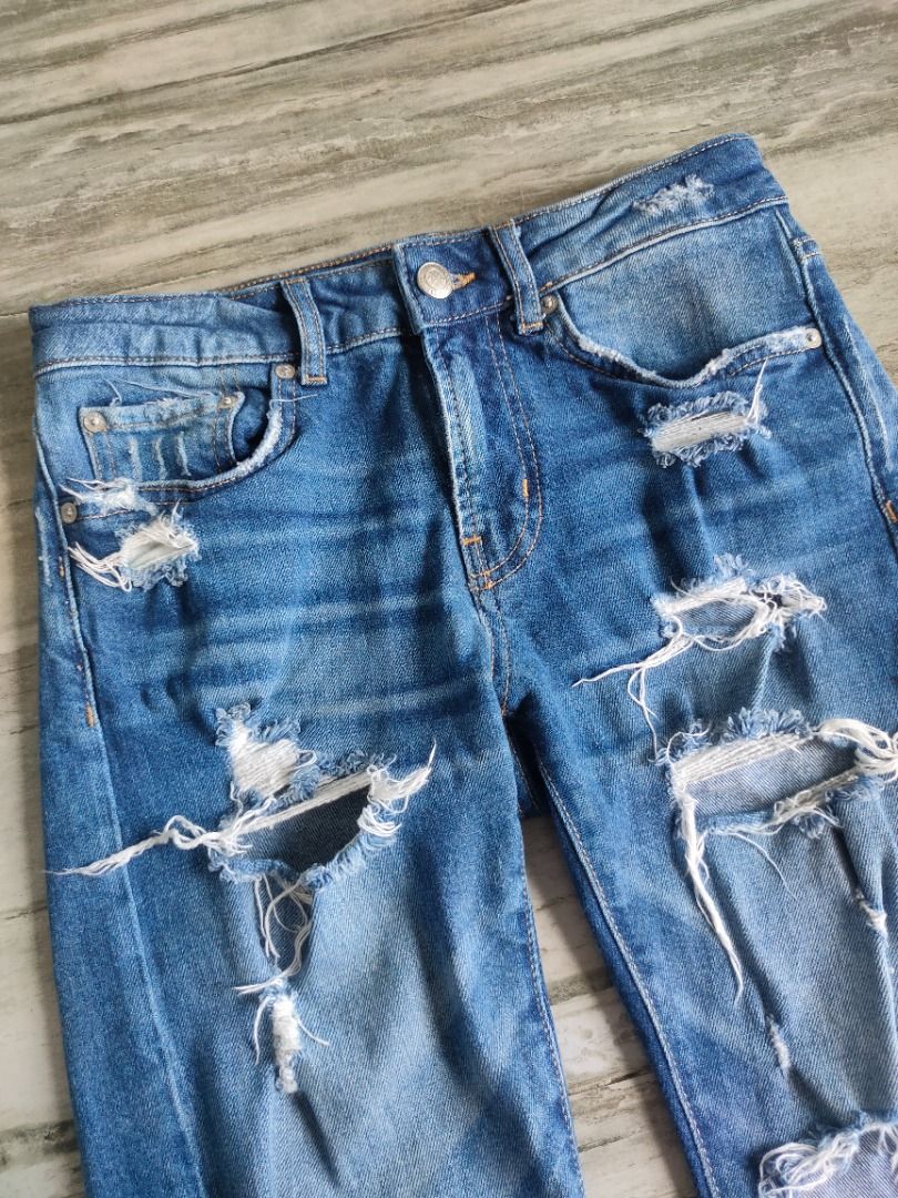 Zara Tattered Jeans - Size 26 (Category: Jeans) located in Dasmarinas. Submitted by acesteve (Listing ID 1464640995, Image 3). Description: Size in inches: 26 waist 36.5 length 27.5 inseam 5.5 leg hole No issues or alterations Loc: Dasma Cavite MOP: Gcash.