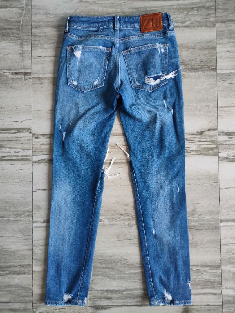 Zara Tattered Jeans - Size 26 (Category: Jeans) located in Dasmarinas. Submitted by acesteve (Listing ID 1464640995, Image 2). Description: Size in inches: 26 waist 36.5 length 27.5 inseam 5.5 leg hole No issues or alterations Loc: Dasma Cavite MOP: Gcash.