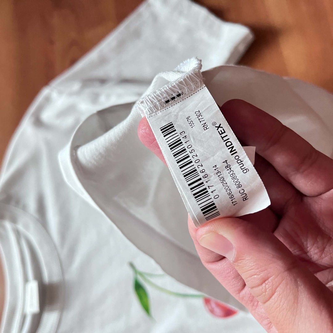 Zara T-Shirt (Category: Shirts) located in Rizal. Submitted by timelessfinds89_ (Listing ID 1464572979, Image 2). Description: Dimes: L26 W20 (fits S-M).