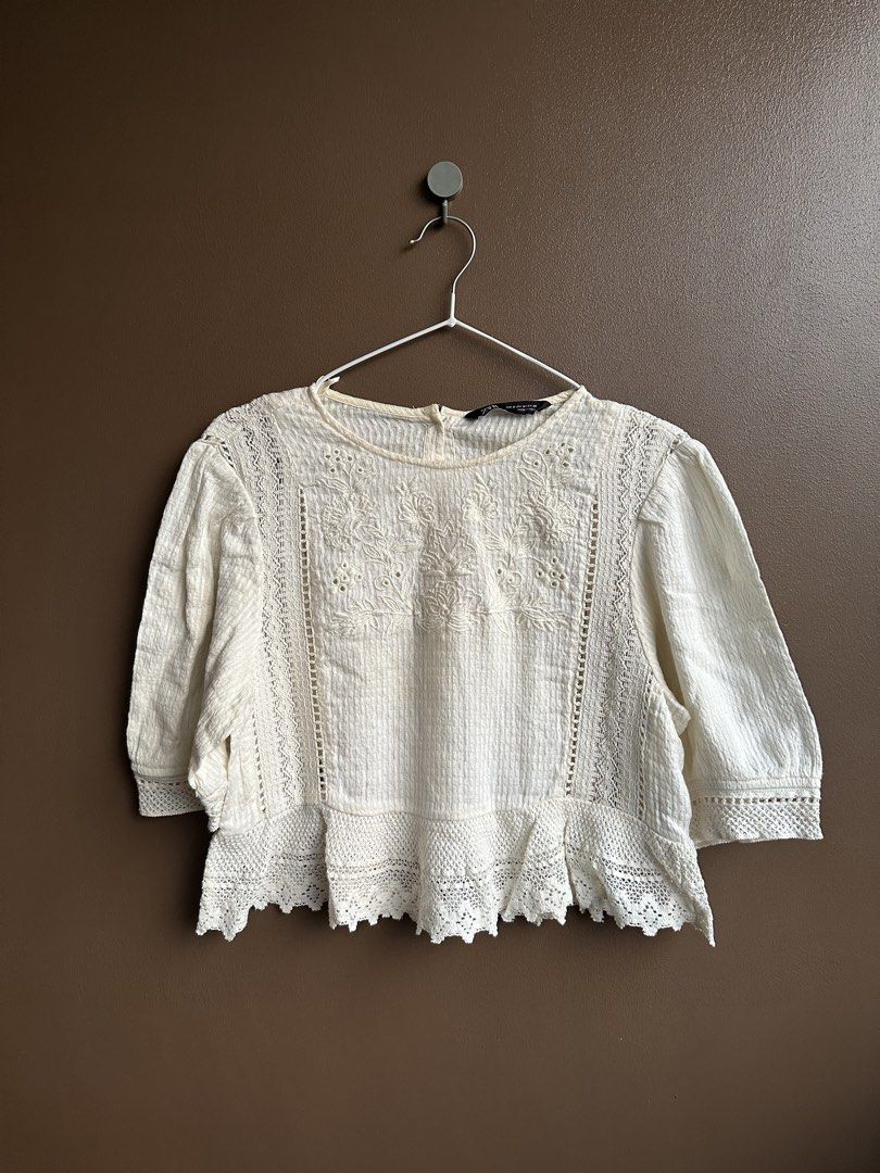 Zara White Embroidered Lace Blouse Size M (Category: Blouses) located in Pasig City. Submitted by afterglowpreloved (Listing ID 1464724005, Image 1). Description: .