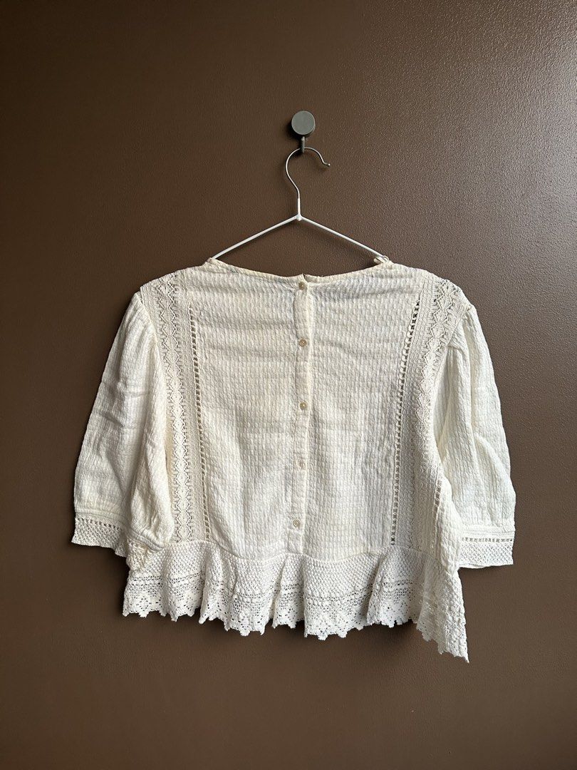 Zara White Embroidered Lace Blouse Size M (Category: Blouses) located in Pasig City. Submitted by afterglowpreloved (Listing ID 1464724005, Image 3). Description: .