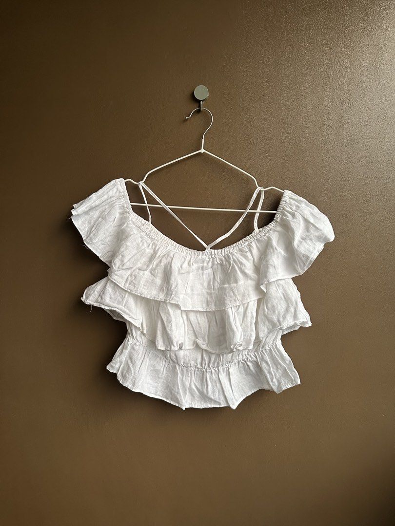 Zara White Off-Shoulder Ruffle Top Size S (Category: Blouses) located in Pasig City. Submitted by afterglowpreloved (Listing ID 1464724332, Image 1). Description: .