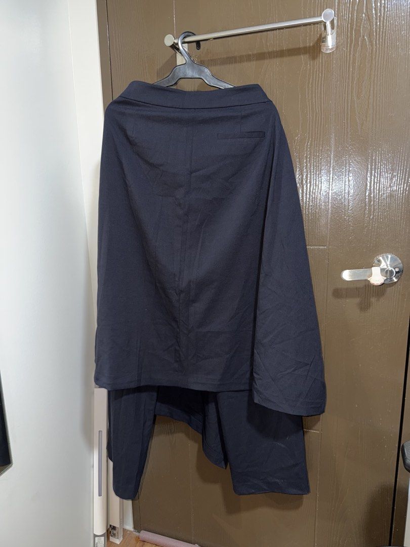 ZARA Wrap Skirt Trousers Size M (Category: Skirts) located in Quezon City. Submitted by hey.cider (Listing ID 1464582786, Image 2). Description: Zara Navy Skirt Pants Size: M (EUR/USA M, MEX 28) Condition: New (never used) RFS: decluttering MOP: gcash/maya/qr Shipping: Lalamove/LBC.