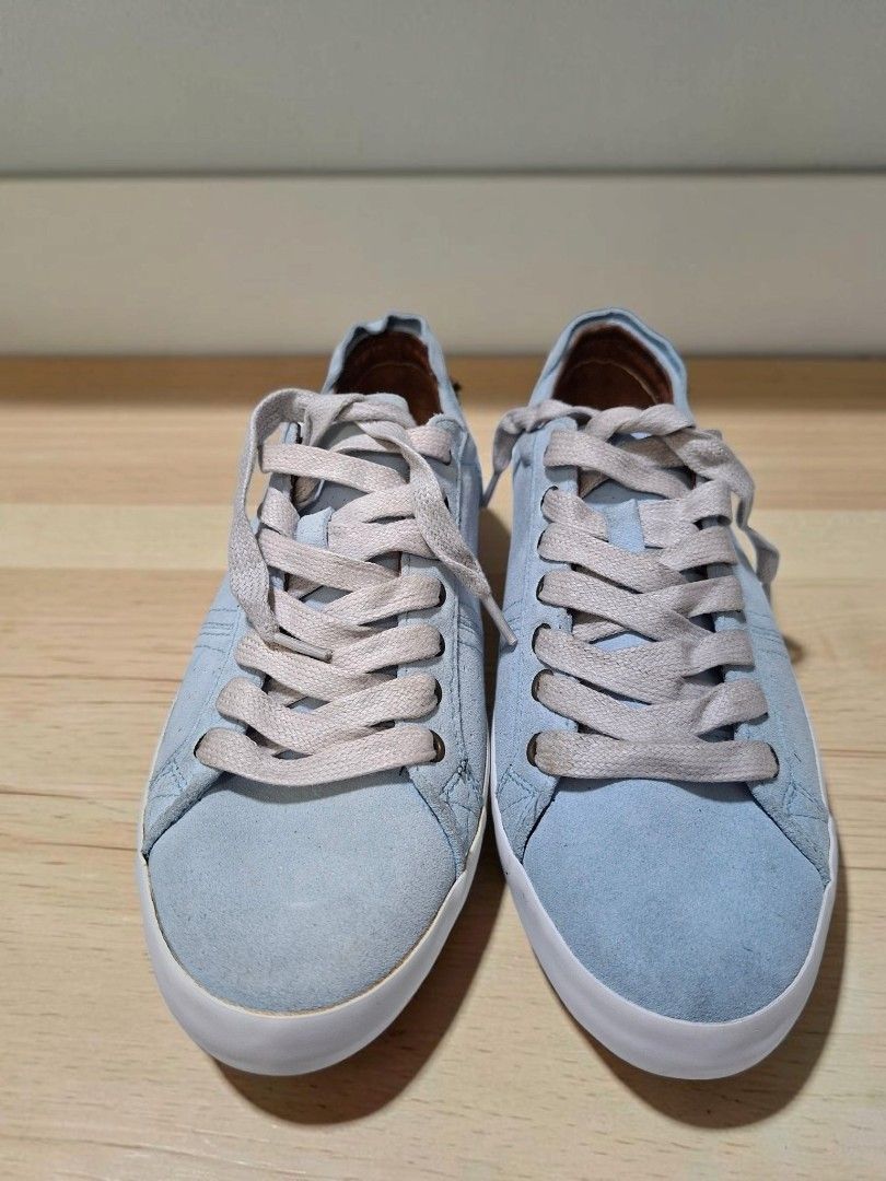 ZARA YOUNG SUEDE LEATHER SNEAKERS (Category: Sneakers) located in Las Pinas. Submitted by annachiaonair2037 (Listing ID 1464681566, Image 1). Description: ZARA YOUNG SUEDE LEATHER SNEAKERS FROM JAPAN 26CM SIZE 8.5 TO 9 SUPER NICE AND COMFY Disclaimer: I am not affiliated with, associated with, or authorized by any of the brands featured posted. Any mention of brand names, trademarks, or logos is solely for identification and reference purposes on