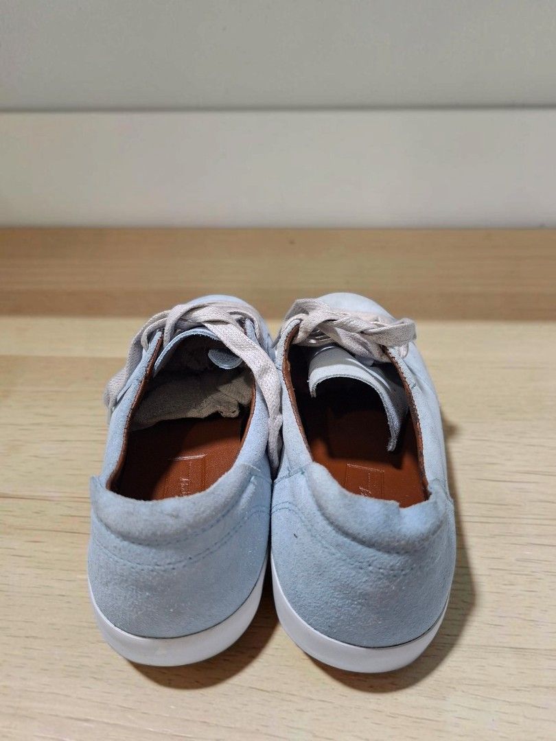 ZARA YOUNG SUEDE LEATHER SNEAKERS (Category: Sneakers) located in Las Pinas. Submitted by annachiaonair2037 (Listing ID 1464681566, Image 2). Description: ZARA YOUNG SUEDE LEATHER SNEAKERS FROM JAPAN 26CM SIZE 8.5 TO 9 SUPER NICE AND COMFY Disclaimer: I am not affiliated with, associated with, or authorized by any of the brands featured posted. Any mention of brand names, trademarks, or logos is solely for identification and reference purposes on