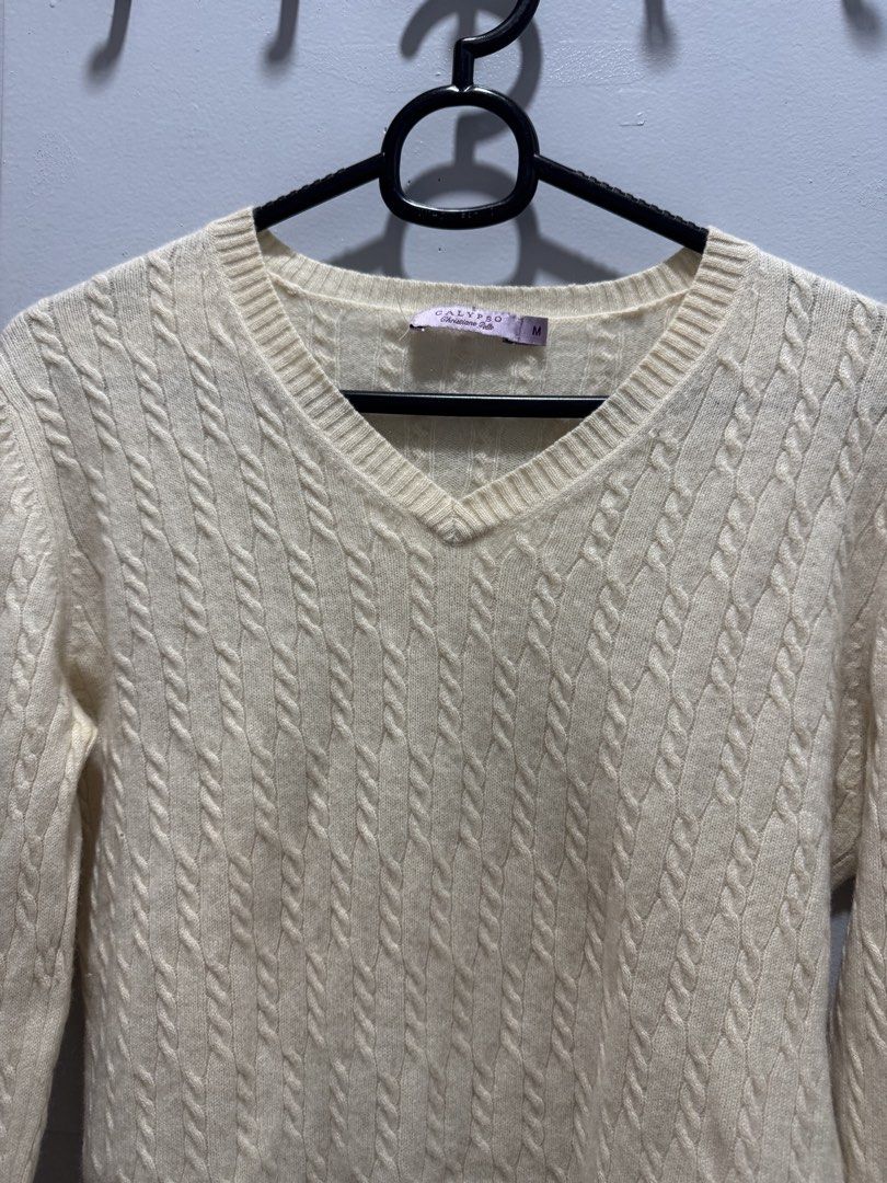 100% Cashmere Sweater | Free Shipping (Category: Longsleeves) located in Davao. Submitted by buymyclosetph (Listing ID 1464876648, Image 2). Description: Size Medium length 21 inches.