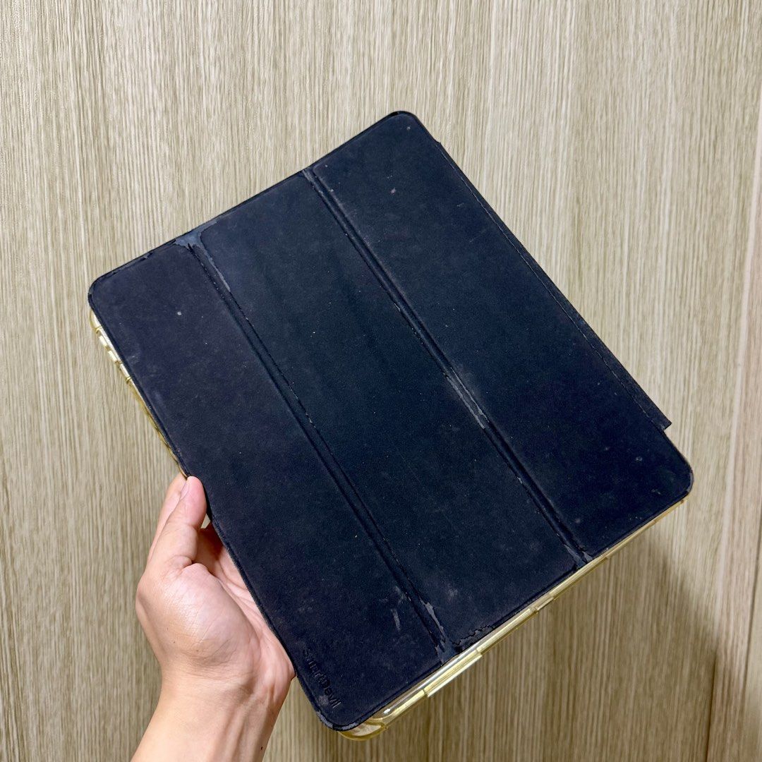 13” Apple iPad Pro case - ₱500 (Category: Cases & Sleeves) located in Taguig. Submitted by cee.declutters (Listing ID 1464953408, Image 3). Description: 13” iPad Pro case - ₱500 Used condition. Actual photos posted. Brand: SmartDevil Acrylic. With Apple Pencil slot. For iPad Pro 13-inch only Pick-up at my location in Taguig or shipping anywhere via Lalamove/JNT (SF c/o buyer).