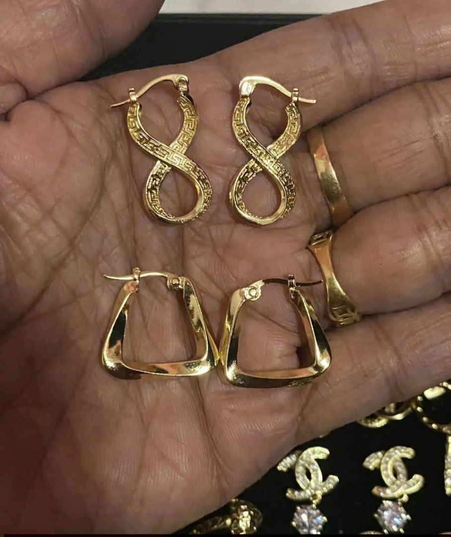 14K Vermeil Gold B1t1 Loop Earrings (Category: Earrings) located in Caloocan City. Submitted by cheskhaionlinestore2.0 (Listing ID 1464903404, Image 1). Description: New Collection 🥰 14k GOLD VERMEIL B1T1 Loop Earrings ₱800 only 📌 Onhand 👌🏻 What is Vermeil Gold? 14K Vermiel Gold Gold vermeil (pronounced ver-may) is a high-quality type of gold-plated jewelry defined by a sterling silver base metal, a thick gold layer (at least 2.5 microns), an