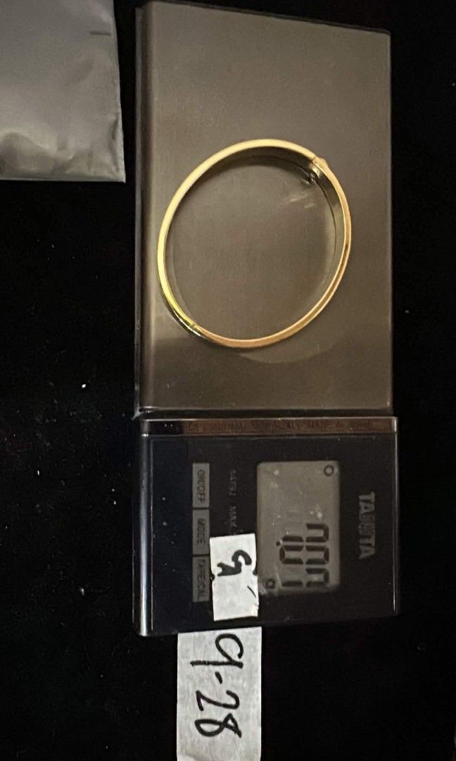 18k Saudi gold 15cm screwtype love bangle (Category: Bracelets) located in Manila. Submitted by bhelgoldseller2ndaccount (Listing ID 1464841260, Image 3). Description: New!!✨New!!✨New!! Authentic 18k Saudi Golds 💯pawnable/naisasanla 💯with high appraisal rate 💯good investment 💯Direct supplier price 👉OPEN for resellers 🌺please take time to evaluate their actual sizes and grams 👉Best panggift for all occasions ✅ Sold per grams not per piece K