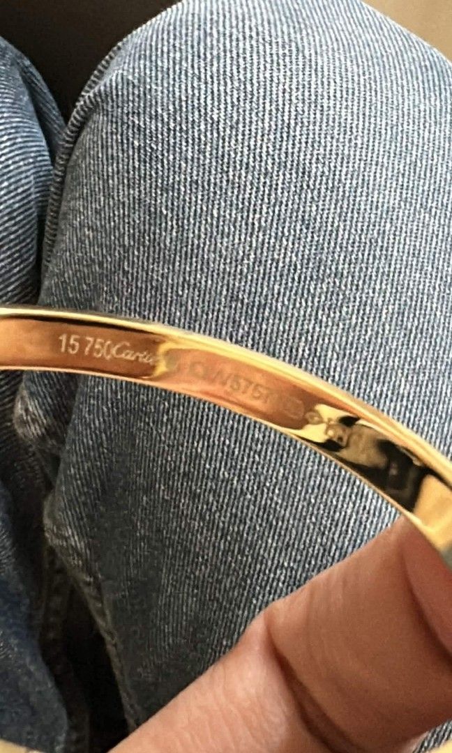 18k Saudi gold 15cm screwtype love bangle (Category: Bracelets) located in Manila. Submitted by bhelgoldseller2ndaccount (Listing ID 1464841260, Image 2). Description: New!!✨New!!✨New!! Authentic 18k Saudi Golds 💯pawnable/naisasanla 💯with high appraisal rate 💯good investment 💯Direct supplier price 👉OPEN for resellers 🌺please take time to evaluate their actual sizes and grams 👉Best panggift for all occasions ✅ Sold per grams not per piece K