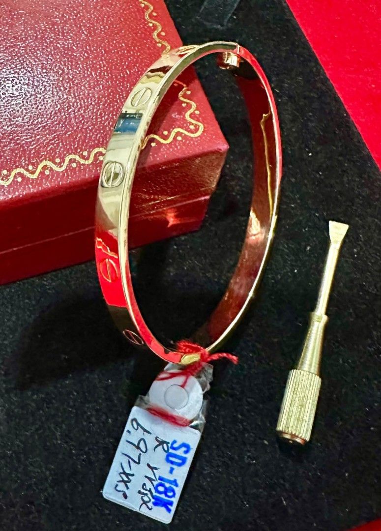18k Saudi gold 15cm screwtype love bangle (Category: Bracelets) located in Manila. Submitted by bhelgoldseller2ndaccount (Listing ID 1464841260, Image 1). Description: New!!✨New!!✨New!! Authentic 18k Saudi Golds 💯pawnable/naisasanla 💯with high appraisal rate 💯good investment 💯Direct supplier price 👉OPEN for resellers 🌺please take time to evaluate their actual sizes and grams 👉Best panggift for all occasions ✅ Sold per grams not per piece K