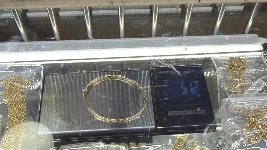 18K Saudi Gold Bangle Screw type 17 cm (Category: Bracelets) located in Manila. Submitted by RealGoldPawnable18K21K24K (Listing ID 1464776020, Image 2). Description: .