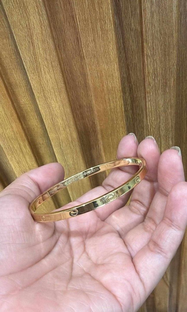 18K Saudi Gold Bangle Screw type 17 cm (Category: Bracelets) located in Manila. Submitted by RealGoldPawnable18K21K24K (Listing ID 1464776020, Image 1). Description: .