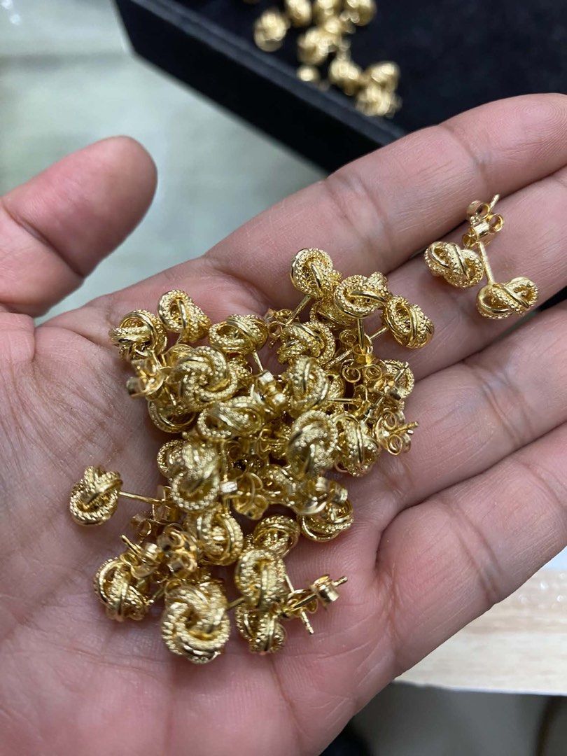 18k saudi gold earring (Category: Earrings) located in Manila. Submitted by mightystone_77b719 (Listing ID 1464860582, Image 1). Description: .