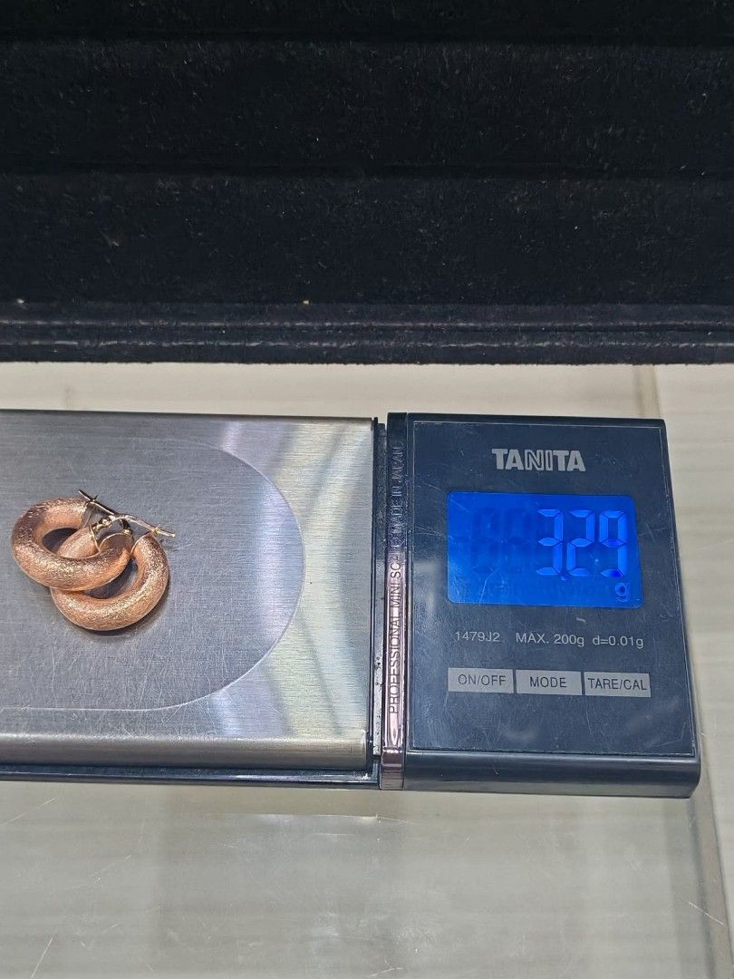 18k Saudi gold matte chunky loop Earrings (Category: Earrings) located in Manila. Submitted by bhelgoldseller2ndaccount (Listing ID 1464901317, Image 2). Description: New!!✨New!!✨New!! Authentic 18k Saudi Golds 💯pawnable/naisasanla 💯with high appraisal rate 💯good investment 💯Direct supplier price 👉OPEN for resellers 🌺please take time to evaluate their actual sizes and grams 👉Best panggift for all occasions ✅ Sold per grams not per piece Ky