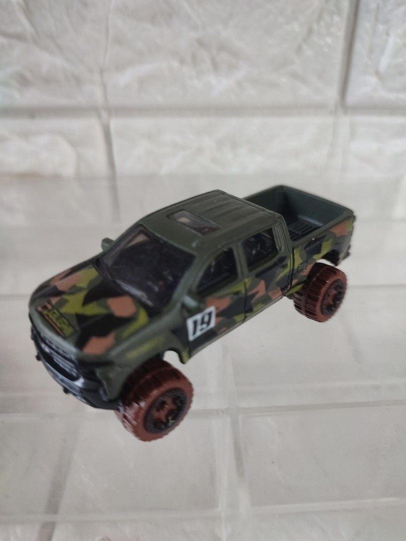 19 chevrolet silverado trail boss LT loose (Category: Vehicle & Diecast Models) located in Narvacan. Submitted by jigger85 (Listing ID 1464788949, Image 2). Description: mint loc. ilocos sur ship thru JNT and LBC.