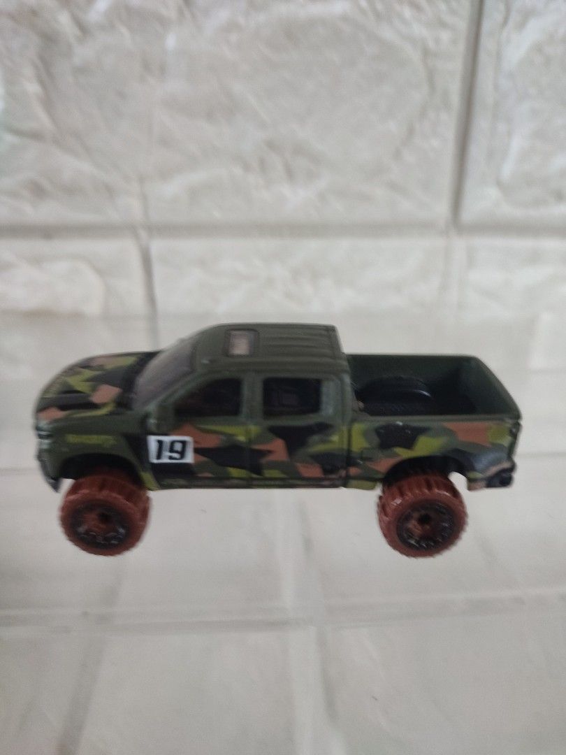 19 chevrolet silverado trail boss LT loose (Category: Vehicle & Diecast Models) located in Narvacan. Submitted by jigger85 (Listing ID 1464788949, Image 1). Description: mint loc. ilocos sur ship thru JNT and LBC.