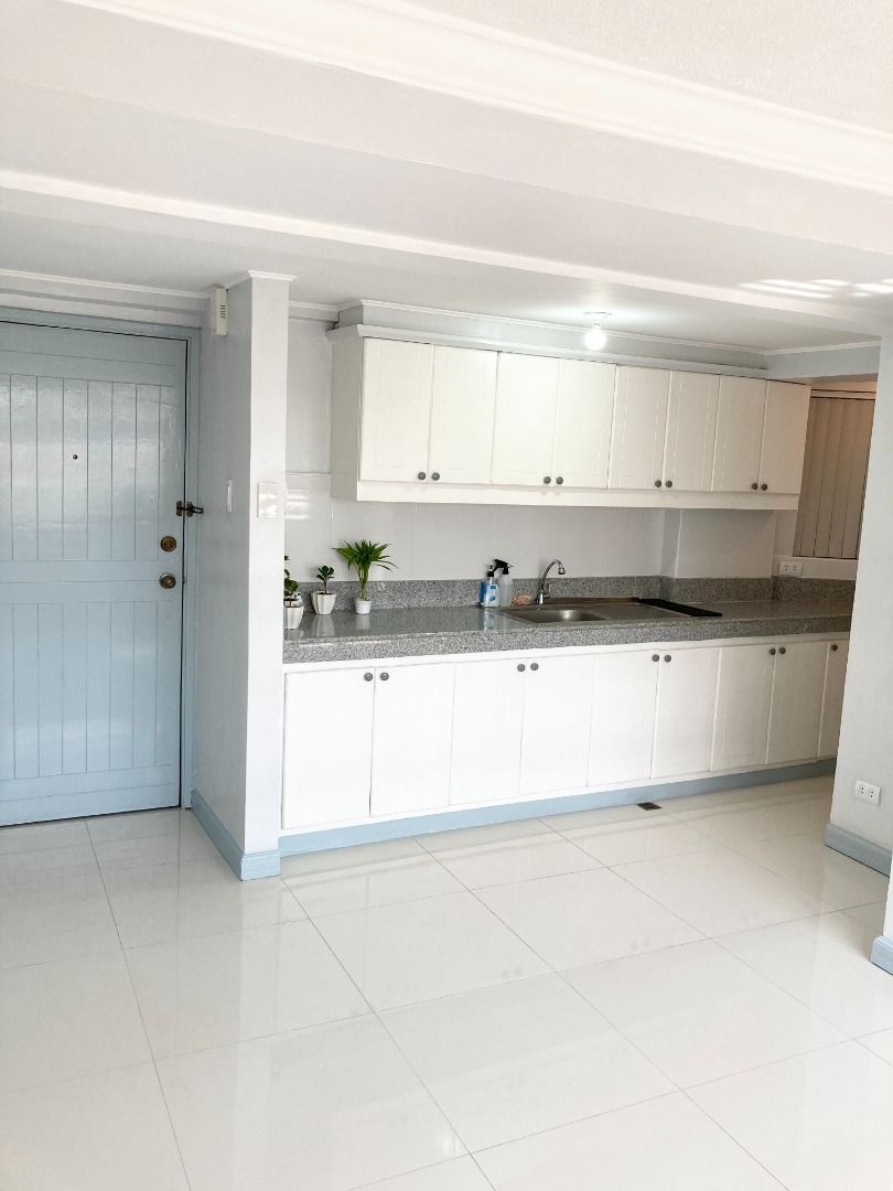 1 Bedroom Condo in Pasig (Category: Apartments & Condos) located in Pasig City. Submitted by ab218 (Listing ID 1464831718, Image 2). Description: 1 Bedroom Unit in Doña Felisa Condominium, Robinson Circle Subdivision, Capt. Henry Javier Street, Barangay Oranbo, Pasig City 1 T&B 43 Square Meters Partially Furnished This condo inside the subdivision is also gated and secured Monthly Rent: 25K without parking slot (condo and subdivision dues inclusi