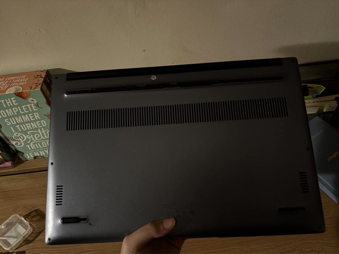 2nd Hand Huawei Matebook D14 2020 (Category: Laptops & Notebooks) located in Antipolo. Submitted by liscabb (Listing ID 1464846536, Image 3). Description: Huawei Matebook D14 8GB Ram Ryzen 5 3500U 2019/2020 Model scratches infront on the borders of the screen and minor scratches on the sides of the charging port. Naaalis na rin yung rubber sa ilalim kita sa pictures. There’s a dead pixel on the right side of the screen, otherwise there’s no known