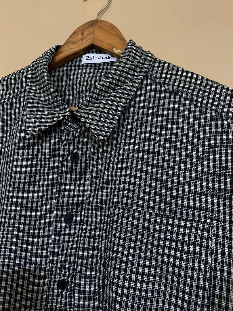 2s1 Studio Checkered Cropped Polo (Category: Tshirts & Polo Shirts ) located in Cadiz. Submitted by thespotcdz (Listing ID 1464788034, Image 2). Description: Best Fit Medium 25 x 23 Good as new 280 + sf.