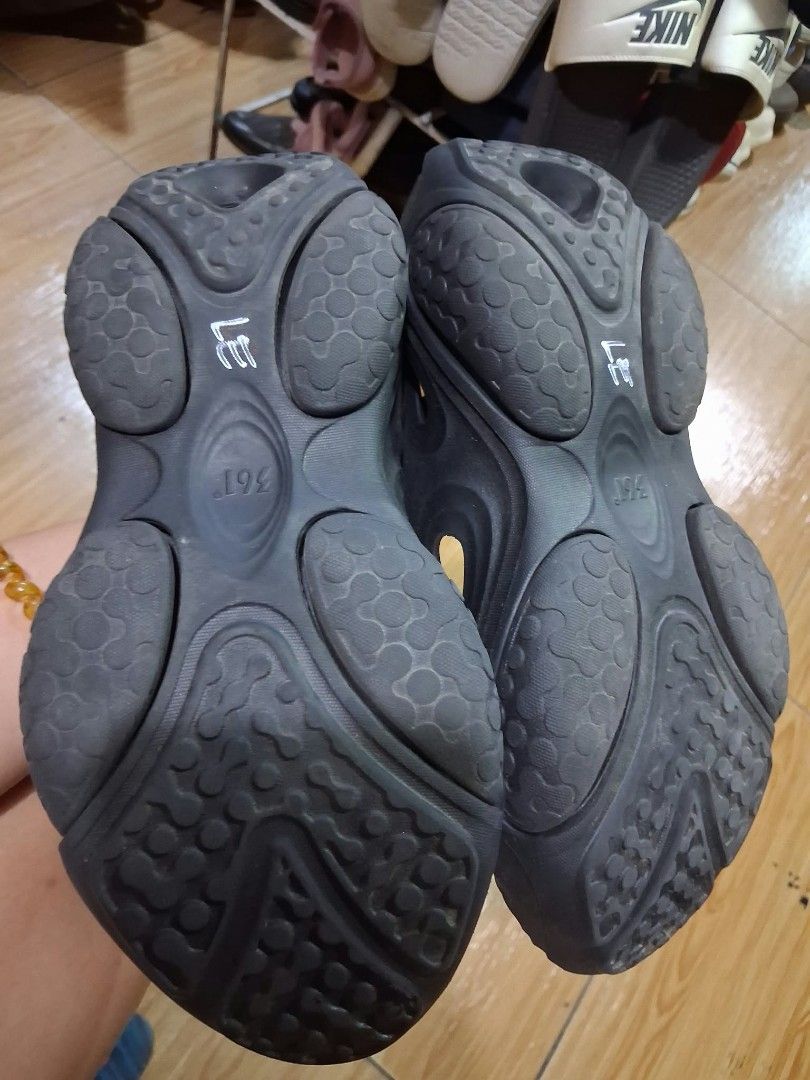361 (Category: Slippers & Slides) located in Koronadal. Submitted by glads08089 (Listing ID 1464774041, Image 3). Description: 361 Clogs.