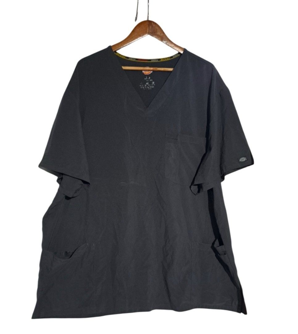 (3XL) Dickies Scrub top only (Category: Activewear) located in Tanauan. Submitted by scrubsuitshoppreloved (Listing ID 1464837556, Image 1). Description: size 3XL charcoal gray.