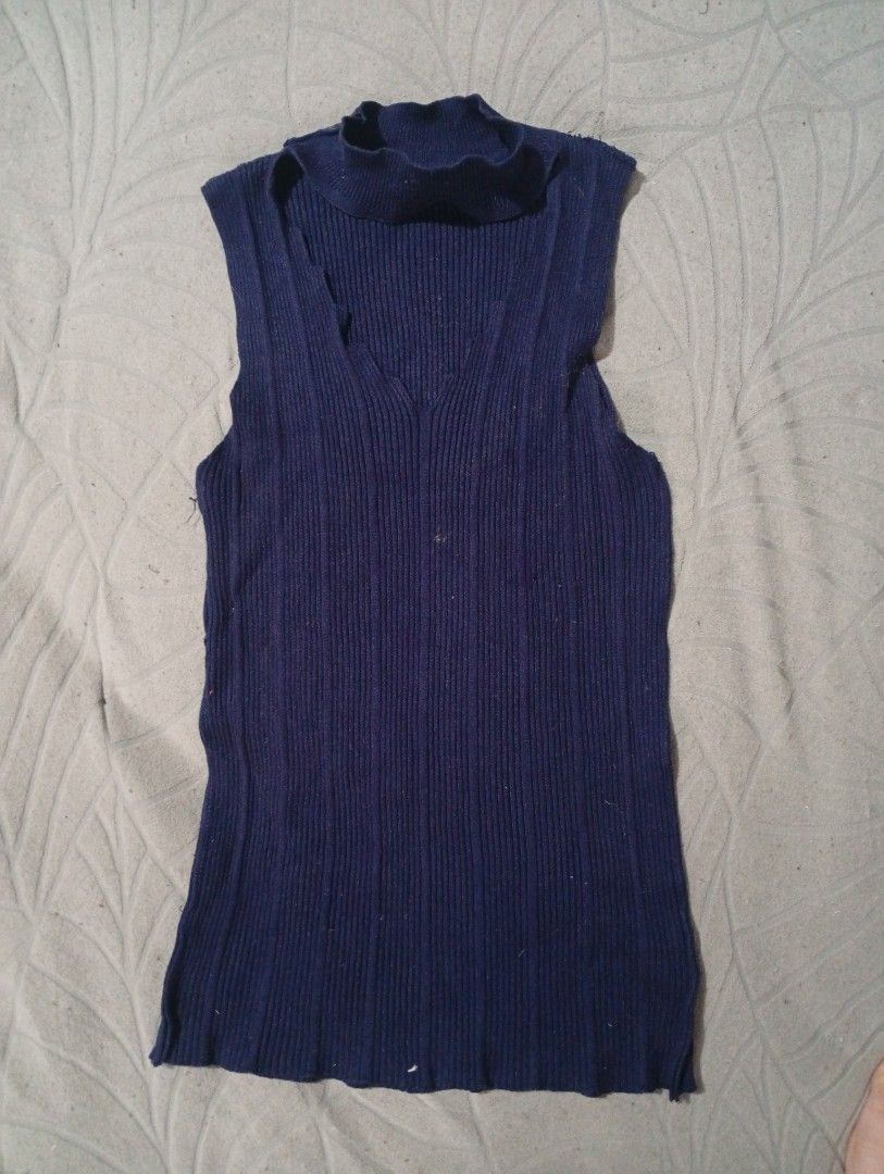 4 Y2k tops (Category: Others Tops) located in Santa Maria. Submitted by itsmacmacky (Listing ID 1464964921, Image 3). Description: 50 as pack -no issue -from thrifts.
