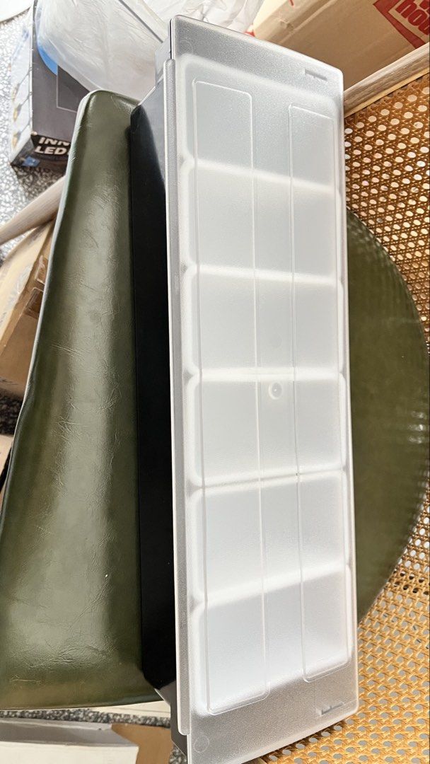 6-Compartment Bar Condiment Holder with Lid (Category: Food Organization & Storage) located in Manila. Submitted by caprence0228 (Listing ID 1464787781, Image 2). Description: - Black plastic base with 6 removable white containers - Clear hinged lid to keep items clean and covered - Ideal for toppings, garnishes, or meal prep ingredients - Includes original white cardboard box.