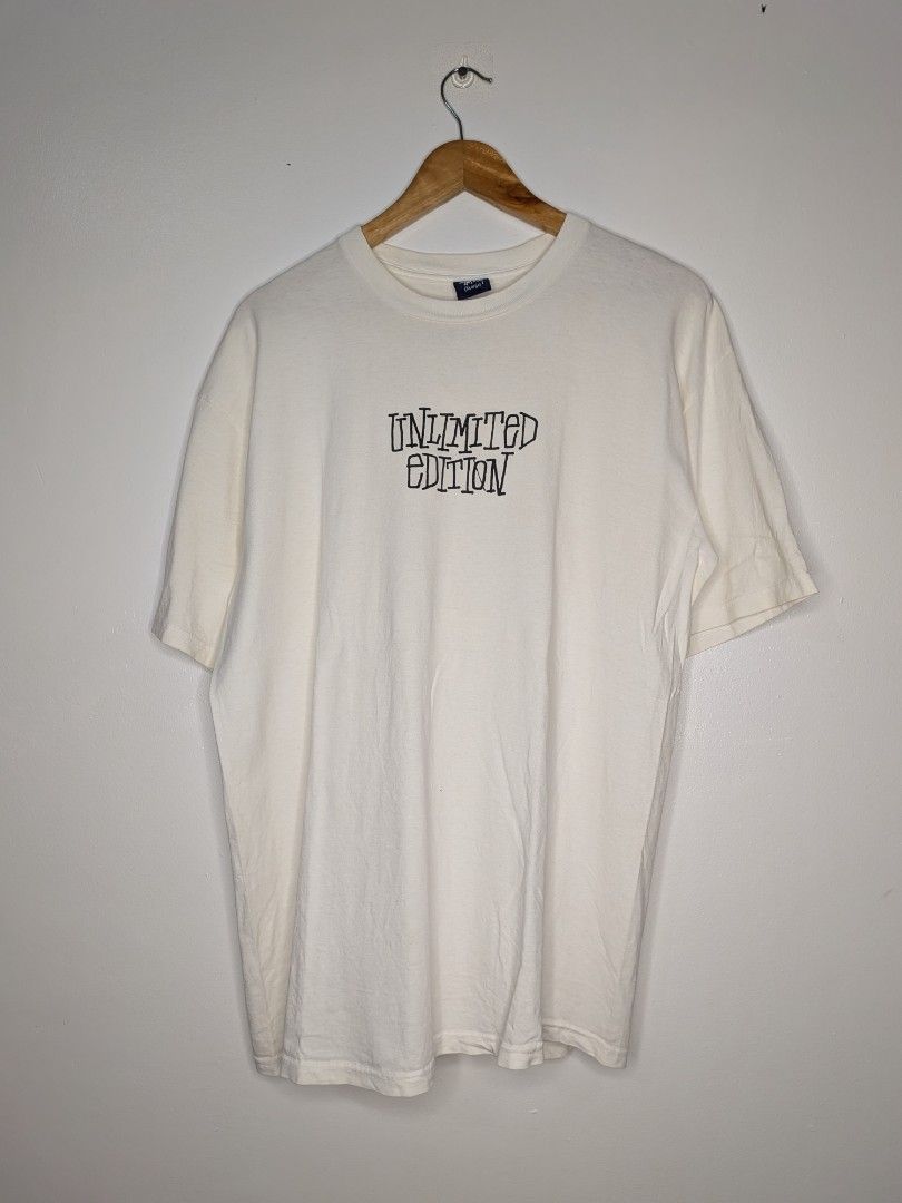 90s Stussy Unlimited Edition (Category: Tshirts & Polo Shirts ) located in Paniqui. Submitted by fndrs.kprs.ph (Listing ID 1464902302, Image 1). Description: 90s Stussy Unlimited Edition Size on tag: XL 22x30 Color rate: 9.5/10 Condition: 9.5/10 Flawless.