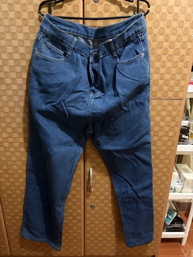 919 Jeans Blue Denim Pants (Category: Jeans) located in Pangil. Submitted by chel_anne (Listing ID 1464842654, Image 1). Description: - Brand/Model: 919 Jeans - Wash: Medium wash denim - Fit: Straight leg, versatile casual wear - Details: Classic five-pocket design with contrast stitching - Waistband: Button closure with belt loops - Branding: Brown leather patch on the back and a small red tag on the pocket flap.