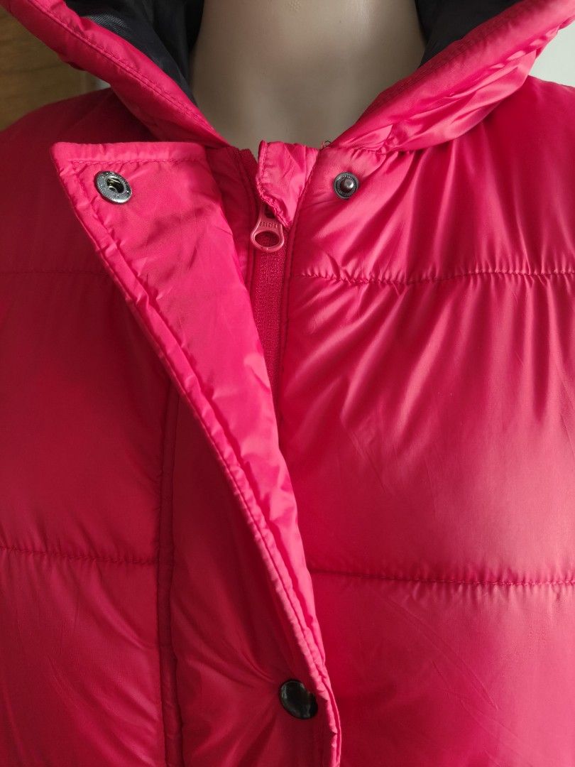 SWISSTECH Long Puffer Vest (Category: Coats, Jackets and Outerwear) located in Siniloan. Submitted by wingedwardrobe (Listing ID 1464899153, Image 3). Description: SWISSTECH long hooded puffer vest, thick & puffy with snap buttons and pockets, perfect for Baguio / travel / layering. 📢 𝐒𝐇𝐎𝐏 𝐑𝐄𝐌𝐈𝐍𝐃𝐄𝐑𝐒 📢 - 𝐒𝐢𝐳𝐞𝐬 𝐚𝐫𝐞 𝐚𝐩𝐩𝐫𝐨𝐱𝐢𝐦𝐚𝐭𝐞. 𝐏𝐥𝐞𝐚𝐬𝐞 𝐦𝐚𝐧𝐚𝐠𝐞 𝐲𝐨𝐮𝐫 𝐞𝐱𝐩𝐞𝐜𝐭𝐚𝐭𝐢𝐨𝐧𝐬. - 𝐂𝐨𝐥𝐨𝐫𝐬 𝐦𝐚𝐲 𝐬𝐥�