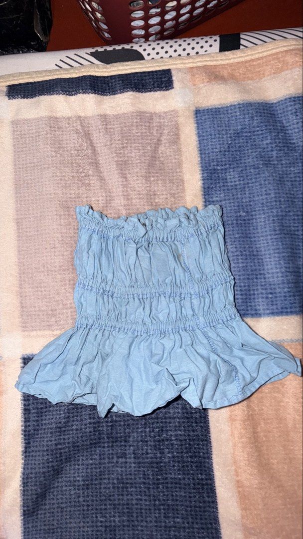 ‼️ Crop Top Bundle for PHP 120 ‼️ with FREEBIES (Category: Sleeveless) located in Quezon City. Submitted by e182885da6246a5b75aac67add07a3 (Listing ID 1464874712, Image 2). Description: ‼️Bundle of five cute crop tops in different styles and colours for 120‼️ - All Must Go! - Tops available for 30 pesos each if not taken as bundle Bundle Includes: - Blue Smocked Linen Crop Top; Size S - Purple Bow Linen Crop Top; Size M - Yellow Floral Corset-typ
