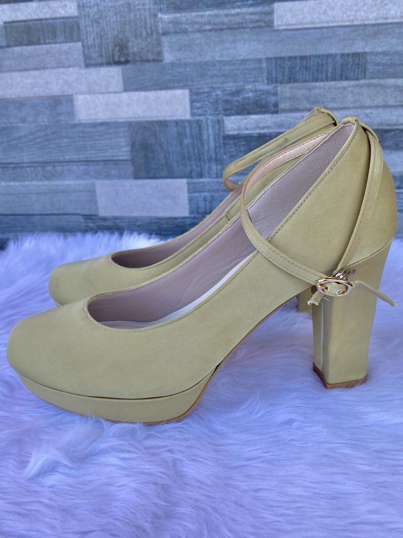 ✨ ESPERANZA Japan Platform Heels ✨ (Category: Heels) located in Binmaley. Submitted by vanilla_style (Listing ID 1464915791, Image 1). Description: SIZE: 6 - 6.5✨ 🇯🇵 Authentic Esperanza — Made in Japan 💛 Soft pale green / chartreuse elegant shade ✨ 3-way wear design — versatile & stylish 📐 Heel: ~3.5” / 9cm block heel + platform — comfortable height! ✅ Ankle strap with buckle closure ✅ Round toe — classy & timeless Flaws nasa mismong picture 