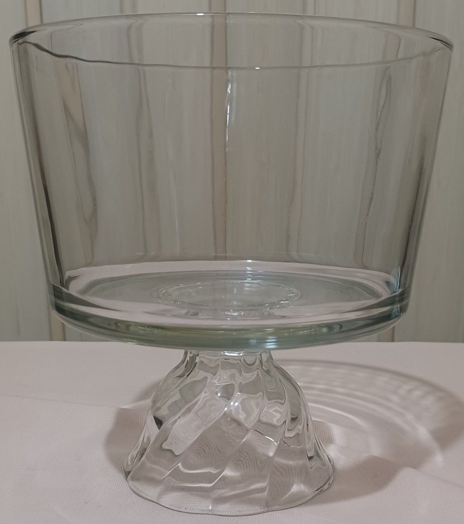 🍨 Heavy Thick Clear Glass Pedestal Bowl — Elegant & Solid! (Category: Other Kitchenware & Tableware) located in Quezon City. Submitted by wjmae (Listing ID 1460547728, Image 1). Description: ✨ Premium Quality — Thick, Weighty, Crystal-Clear Glass! ✨ 📋 Item Details - Material: Thick, heavy, high-quality clear glass — solid & substantial, feels premium & durable ​ - Design: Straight-sided bowl on a twist/swirl pedestal base — classic, elegant, ti