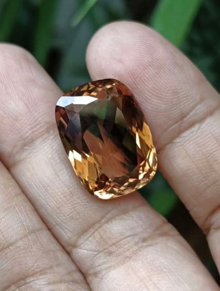 💯 Natural IMPERIAL TOPAZ loose (Category: Precious Stones) located in Kawit. Submitted by authentic_gemstones_byalton (Listing ID 1464966149, Image 2). Description: AVAILABLE❗ COLLECTIBLE PIECE ❗ 💯 NATURAL IMPERIAL TOPAZ LOOSE -19.4 carats -19.0x14.0x8.0 (dimension) -Internally flawless (clarity) -Antique faceted cut -8.0 (hardness) -Brazil (Origin) -100% brand new item #imperialtopaz #topaz #internalflawlessclarity #AuthenticGemstonesbyALTON.
