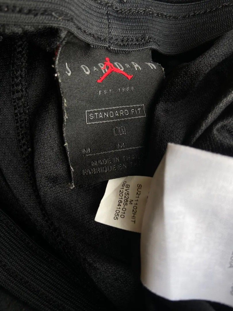 A I R (Category: Shorts) located in Cavite. Submitted by preloved_archives. (Listing ID 1464883467, Image 2). Description: 28x20.