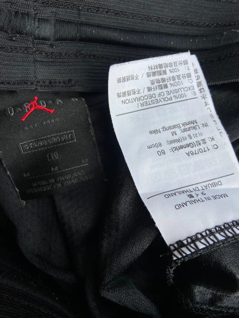 A I R (Category: Shorts) located in Cavite. Submitted by preloved_archives. (Listing ID 1464883467, Image 3). Description: 28x20.