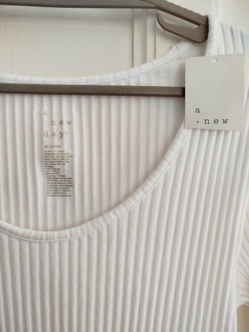 A new day white long sleeves (Category: Longsleeves) located in Las Pinas. Submitted by wisedragon-84af (Listing ID 1464771695, Image 2). Description: .