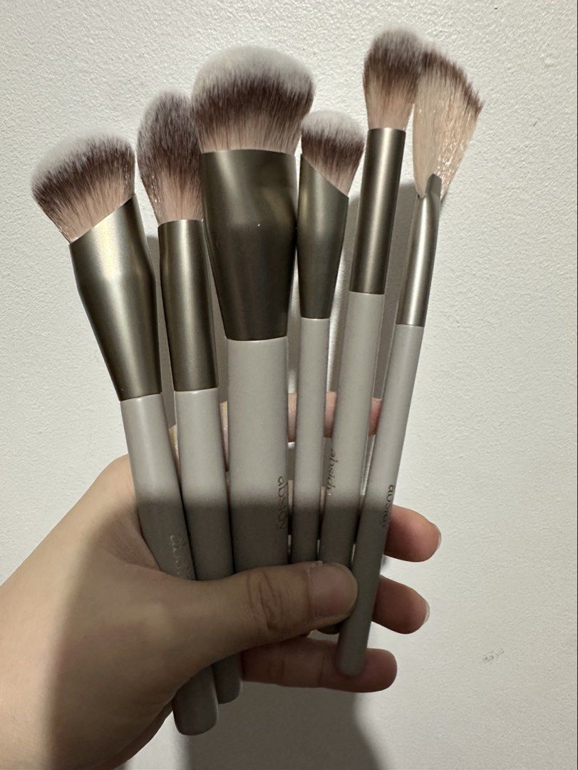 Absidy 6pc Brush Set w/ FREE Waffle Bag (Category: Makeup) located in Manila. Submitted by shopkriscloset (Listing ID 1464947149, Image 3). Description: Used once only last december 2025 for my diplomate induction. Never doing my make up again 😅 Still looks brand new :) ‼️PLEASE READ BEFORE PLACING AN OFFER: 🩵Please be patient and respectful. 🤗 If I don’t get to reply immediately, I might be working. - Please REFRAIN from making an offer if yo
