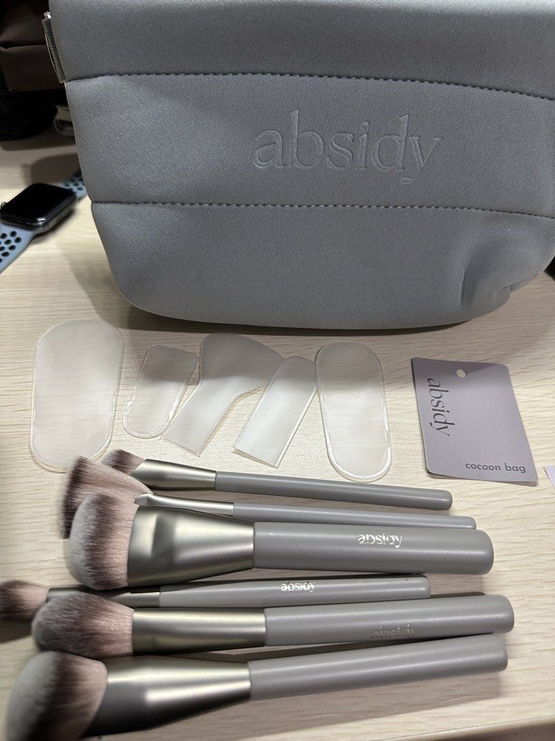 Absidy 6pc Brush Set w/ FREE Waffle Bag (Category: Makeup) located in Manila. Submitted by shopkriscloset (Listing ID 1464947149, Image 1). Description: Used once only last december 2025 for my diplomate induction. Never doing my make up again 😅 Still looks brand new :) ‼️PLEASE READ BEFORE PLACING AN OFFER: 🩵Please be patient and respectful. 🤗 If I don’t get to reply immediately, I might be working. - Please REFRAIN from making an offer if yo