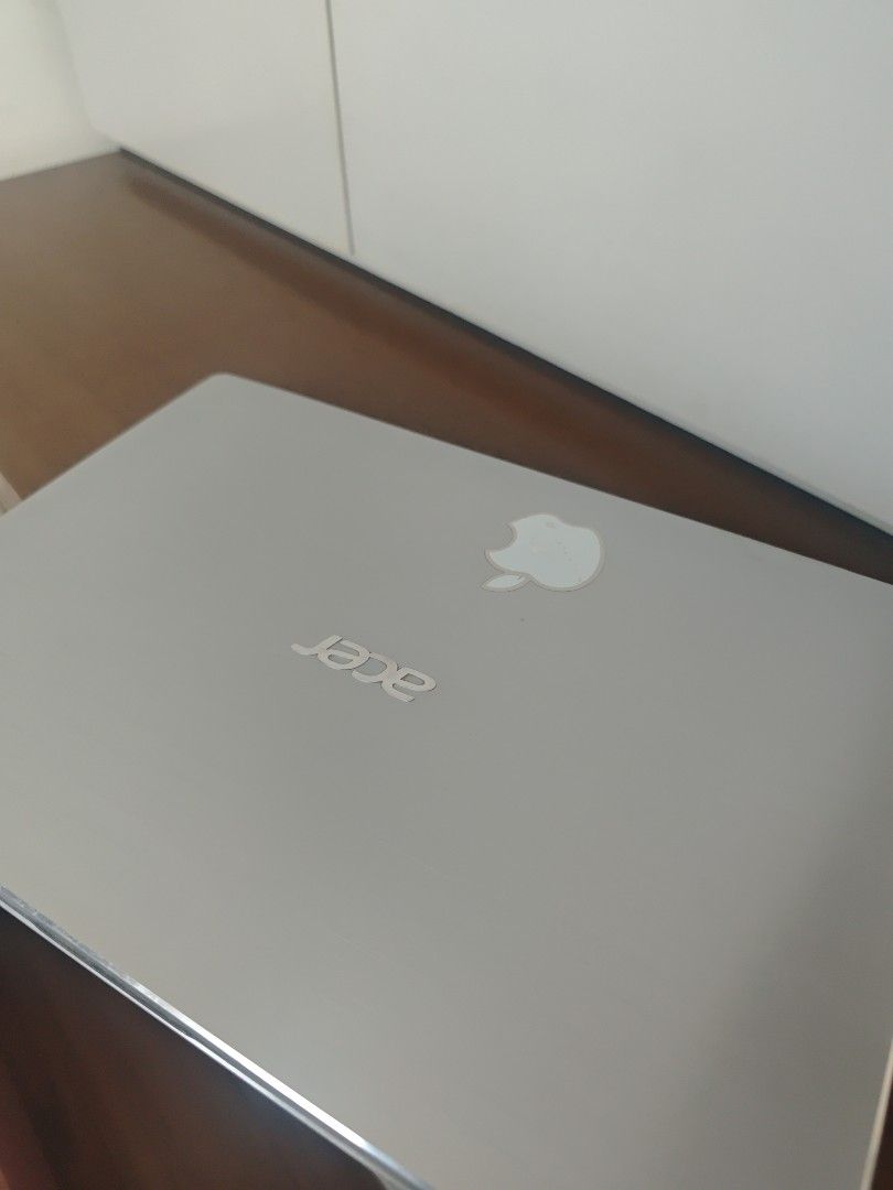 Acer Laptop (Category: Laptops & Notebooks) located in Manila. Submitted by safemountain-809b (Listing ID 1464793914, Image 2). Description: ACER SWIFT 314 1T i7 8th Gen / 8GB RAM / 1TB / 2GB GPU. Fully functional, only casing issue”）。.