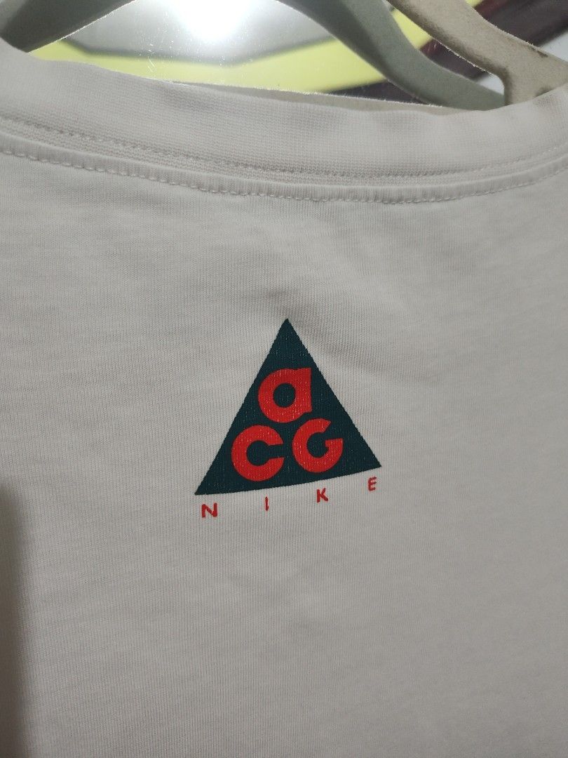 Acg nike (Category: Activewear) located in Labo. Submitted by ronelryan (Listing ID 1464883353, Image 2). Description: 21 x 28 medium to large All condition gear Nike Crack print Cr 8 condi 8.