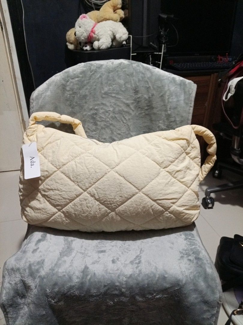 ADA. Foamy Sling Bag (Category: Cross-body Bags) located in Davao. Submitted by hermiepiam75360 (Listing ID 1464875783, Image 1). Description: .