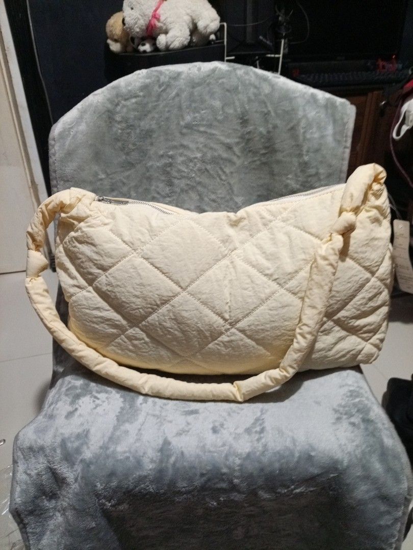 ADA. Foamy Sling Bag (Category: Cross-body Bags) located in Davao. Submitted by hermiepiam75360 (Listing ID 1464875783, Image 2). Description: .