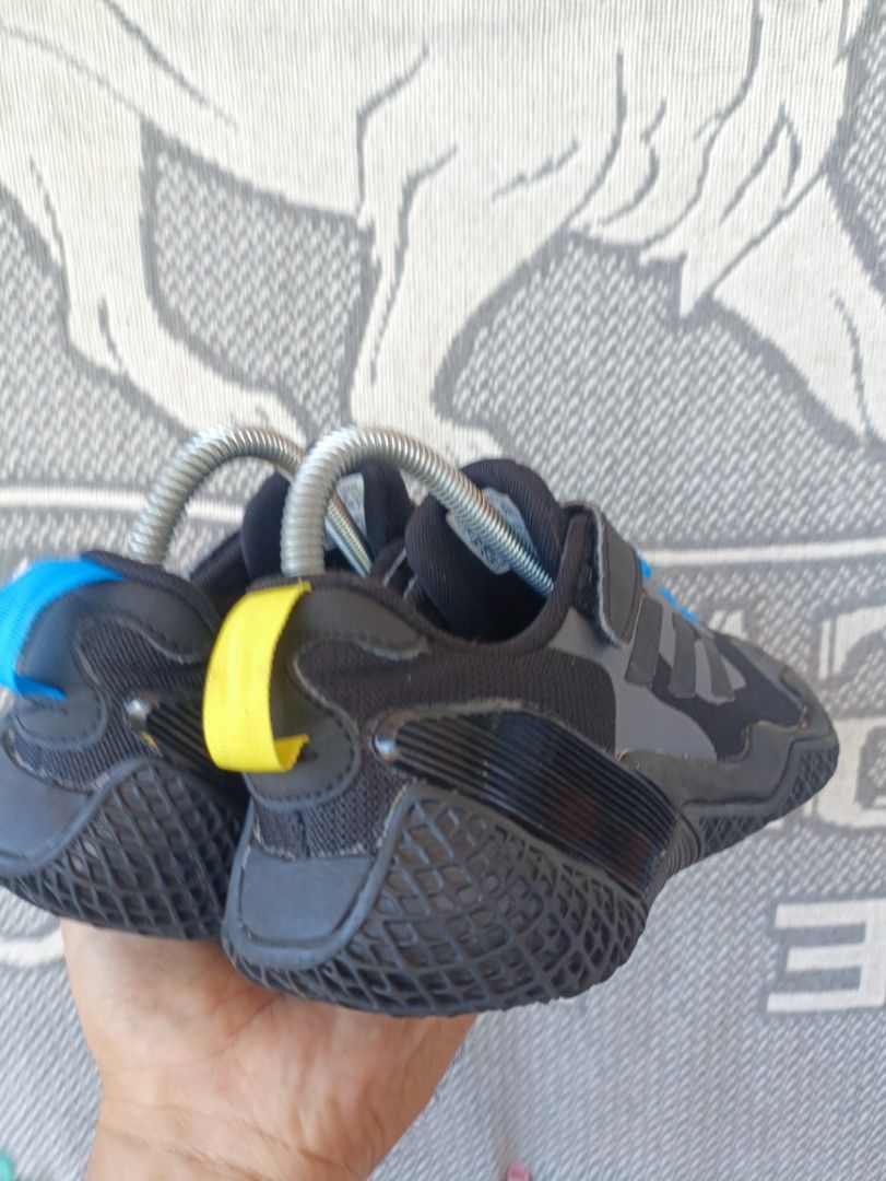ADIDAS (Category: Sneakers) located in Bacolod City. Submitted by matong182 (Listing ID 1464819499, Image 3). Description: ADIDAS 4UTURE RUNNING SIZE: 6.5 womens 37.5 euro 23.5 cm Excellent location: bacolod city shipping via jnt.